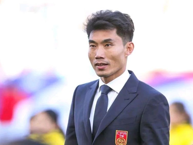 爱体育入口-郑智挂帅东亚杯：从亚洲足球先生到国足临时主帅，将交