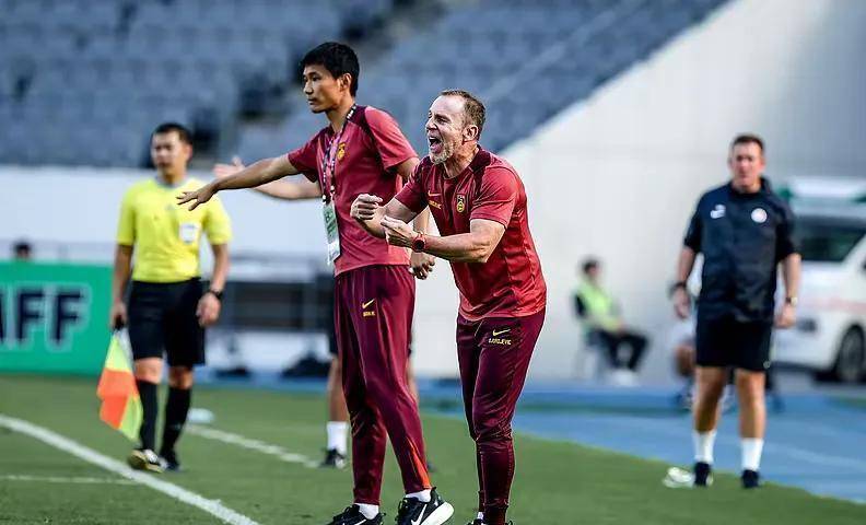 爱体育入口-反转！国足主帅定外教，U19新星涌现，宋凯：东亚杯为2030铺路