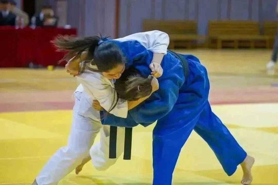 爱体育平台-包含拼尽全力，柔道选手成功闯入半决赛的词条